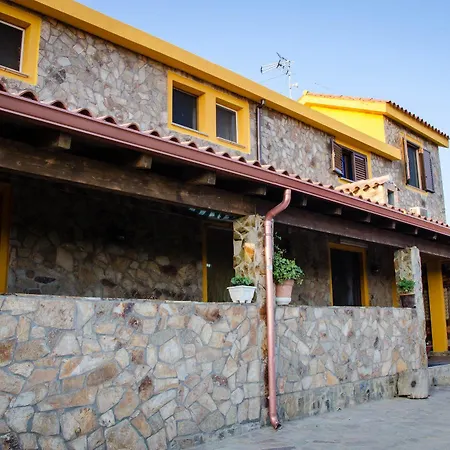 L'aquila Farm stay Arbus