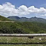 奎拉旅馆 *